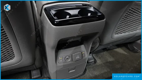 KIA CARNIVAL 9-SEATER PRESTIGE