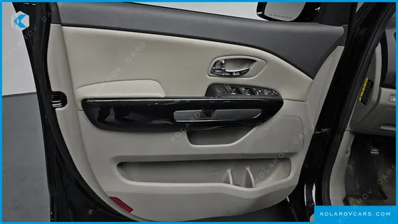 KIA CARNIVAL 9-SEATER PRESTIGE