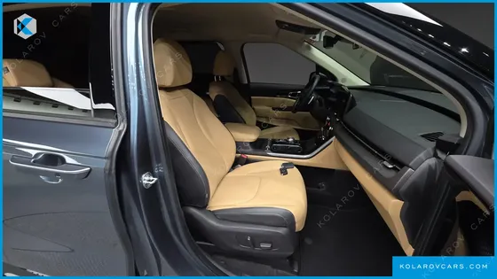 KIA CARNIVAL DIESEL 9-SEATER SIGNATURE