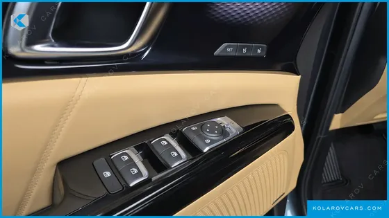 KIA CARNIVAL DIESEL 9-SEATER SIGNATURE