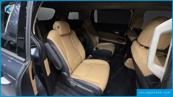 KIA CARNIVAL DIESEL 9-SEATER SIGNATURE