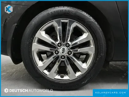 KIA CARNIVAL 9-SEATER NOBLESSE