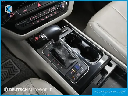 KIA CARNIVAL 9-SEATER NOBLESSE