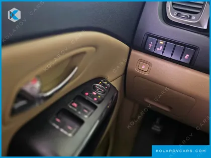 KIA CARNIVAL 9-SEATER PRESTIGE