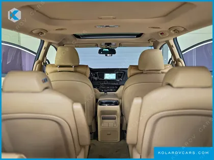 KIA CARNIVAL 9-SEATER PRESTIGE