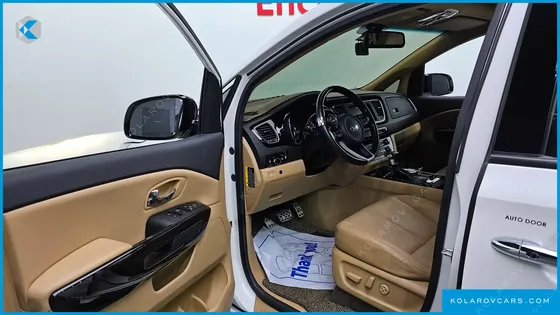 KIA CARNIVAL 7-SEATER LIMOUSINE