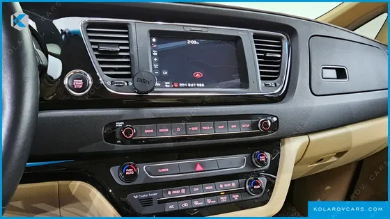 KIA CARNIVAL 7-SEATER LIMOUSINE