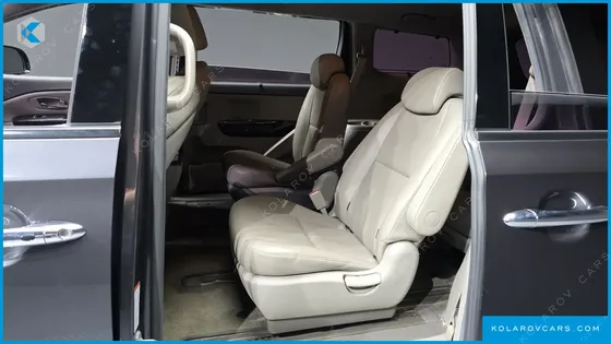 KIA CARNIVAL 9-SEATER PRESTIGE