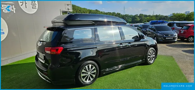 KIA CARNIVAL 9-SEATER HI-LIMOUSINE