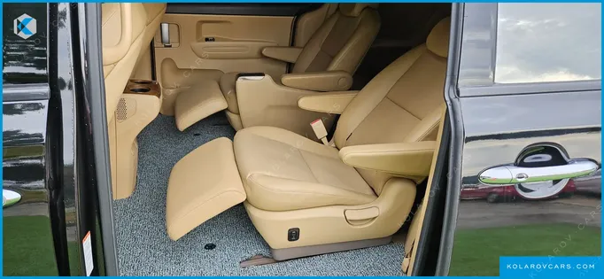KIA CARNIVAL 9-SEATER HI-LIMOUSINE