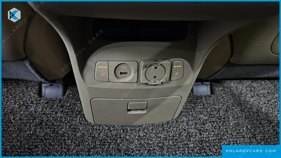KIA CARNIVAL 9-SEATER HI-LIMOUSINE