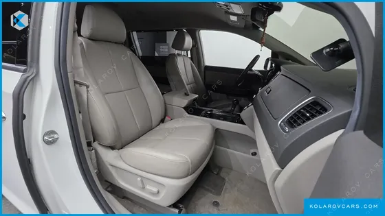 KIA CARNIVAL 9-SEATER NOBLESSE