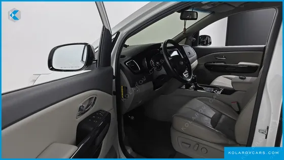 KIA CARNIVAL 9-SEATER NOBLESSE