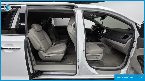 KIA CARNIVAL 9-SEATER NOBLESSE