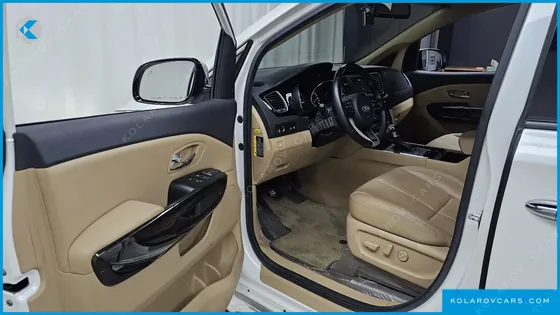 KIA CARNIVAL 7-SEATER LIMOUSINE