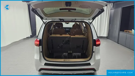 KIA CARNIVAL 7-SEATER LIMOUSINE