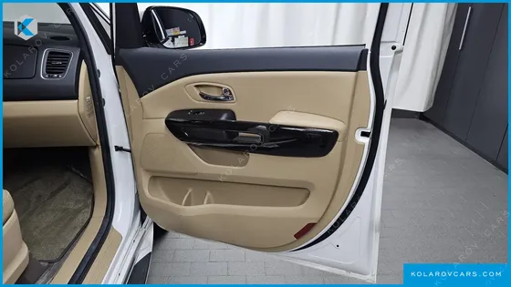 KIA CARNIVAL 7-SEATER LIMOUSINE