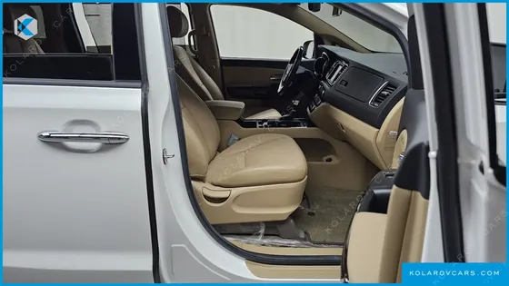 KIA CARNIVAL 7-SEATER LIMOUSINE