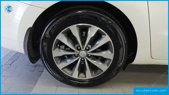 KIA CARNIVAL 11-SEATER PRESTIGE
