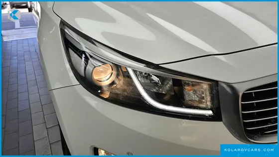 KIA CARNIVAL 11-SEATER PRESTIGE