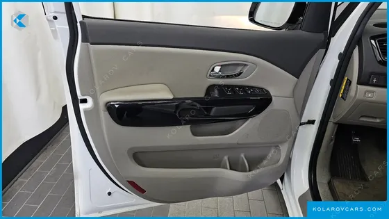 KIA CARNIVAL 11-SEATER PRESTIGE