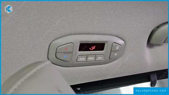 KIA CARNIVAL 11-SEATER PRESTIGE