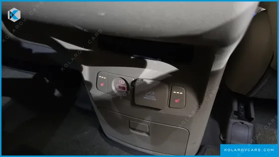KIA CARNIVAL 9-SEATER HI-LIMOUSINE