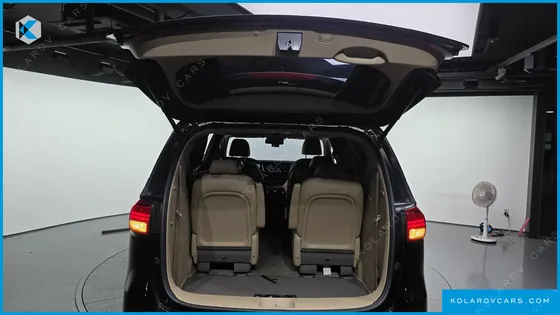 KIA CARNIVAL 9-SEATER HI-LIMOUSINE