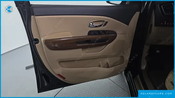 KIA CARNIVAL 9-SEATER HI-LIMOUSINE