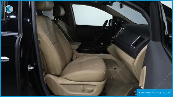 KIA CARNIVAL 9-SEATER HI-LIMOUSINE