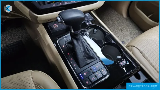 KIA CARNIVAL GASOLINE 9-SEATER HI-LIMOUSINE