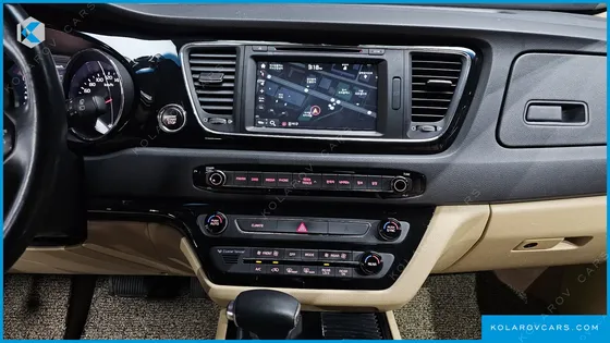KIA CARNIVAL GASOLINE 9-SEATER HI-LIMOUSINE