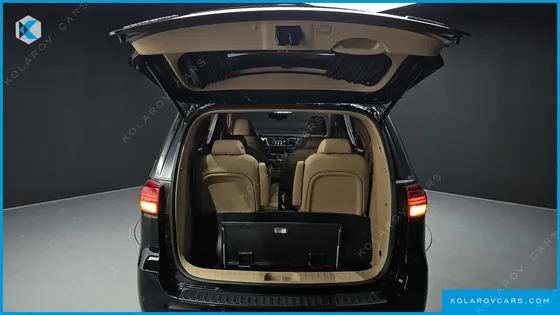 KIA CARNIVAL GASOLINE 9-SEATER HI-LIMOUSINE