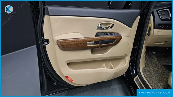 KIA CARNIVAL GASOLINE 9-SEATER HI-LIMOUSINE