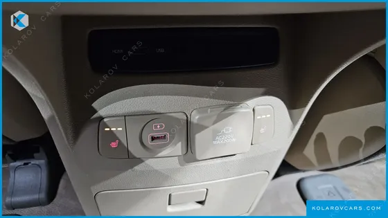 KIA CARNIVAL GASOLINE 9-SEATER HI-LIMOUSINE