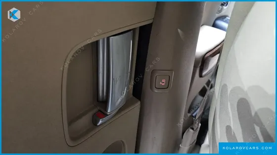 KIA CARNIVAL GASOLINE 9-SEATER HI-LIMOUSINE