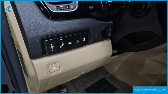 KIA CARNIVAL GASOLINE 9-SEATER HI-LIMOUSINE