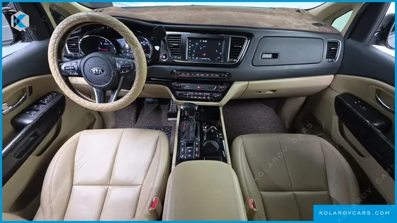 KIA CARNIVAL 7-SEATER HI-LIMOUSINE