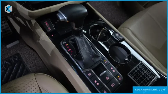 KIA CARNIVAL 7-SEATER HI-LIMOUSINE