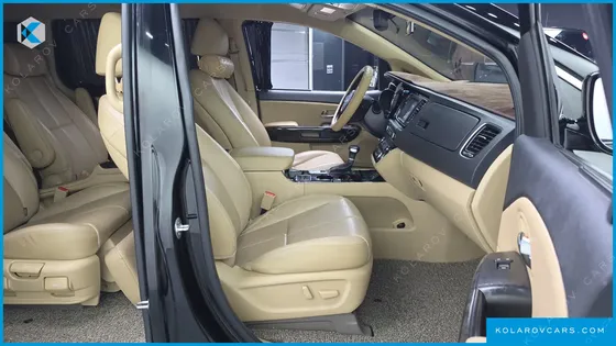KIA CARNIVAL 7-SEATER HI-LIMOUSINE