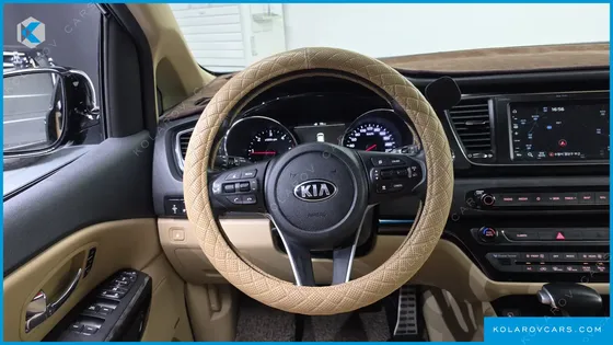 KIA CARNIVAL 7-SEATER HI-LIMOUSINE