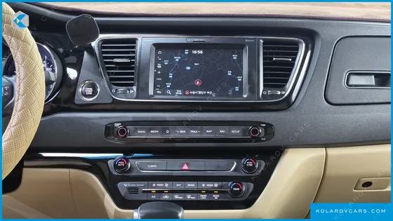 KIA CARNIVAL 7-SEATER HI-LIMOUSINE