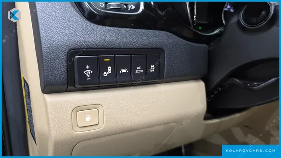 KIA CARNIVAL 7-SEATER HI-LIMOUSINE