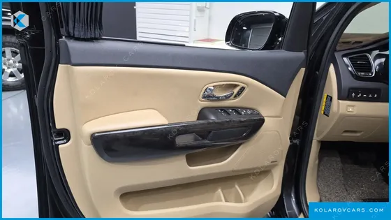 KIA CARNIVAL 7-SEATER HI-LIMOUSINE