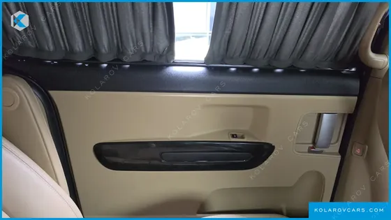 KIA CARNIVAL 7-SEATER HI-LIMOUSINE
