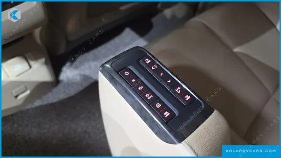 KIA CARNIVAL 7-SEATER HI-LIMOUSINE