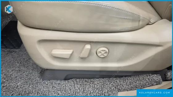 KIA CARNIVAL 7-SEATER HI-LIMOUSINE