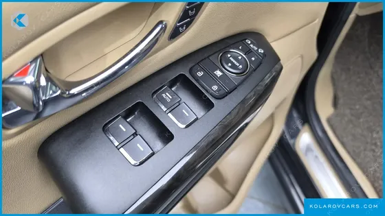 KIA CARNIVAL 7-SEATER HI-LIMOUSINE