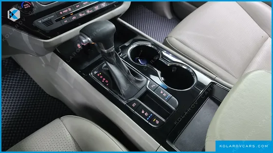 KIA CARNIVAL 9-SEATER PRSTIGE