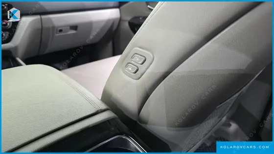 KIA CARNIVAL 9-SEATER PRSTIGE